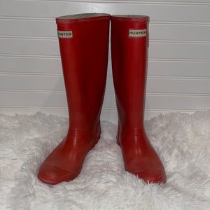 Damaged Hunter rain boots, size 7